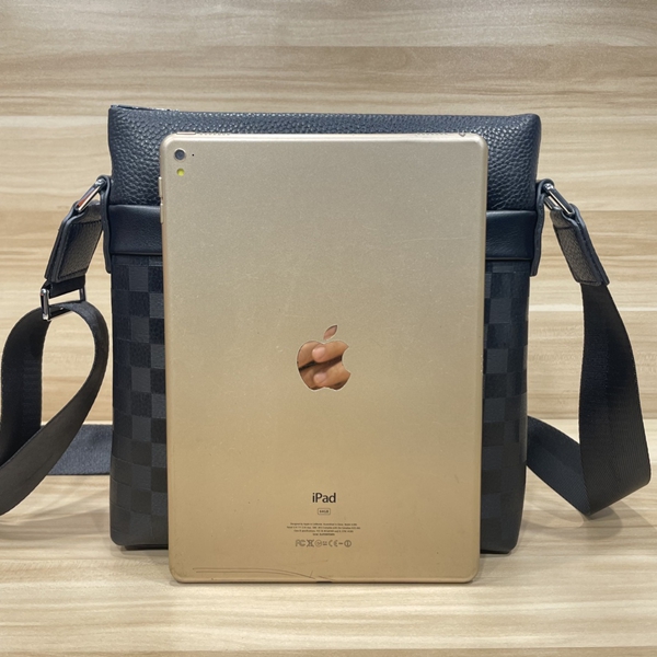 スーパーコピーブランドバッグ側面デザイン